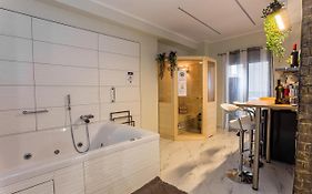 Romantic Deluxe Svite Wise Jacuzzi And Sauna