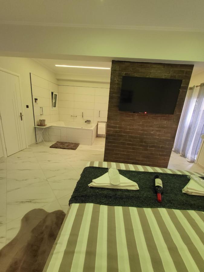 Romantic Deluxe Svite Wise Jacuzzi And Sauna Αθήνα Εξωτερικό φωτογραφία