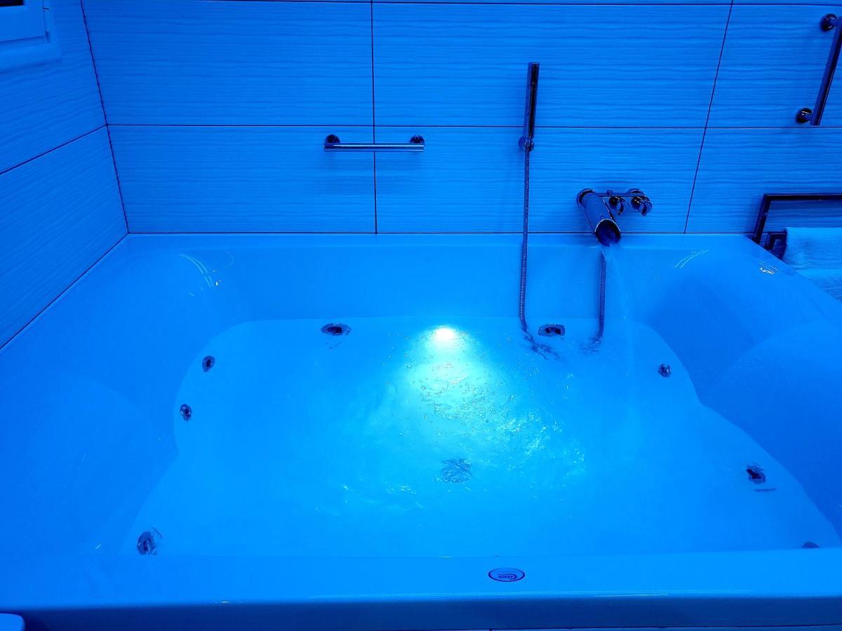 Romantic Deluxe Svite Wise Jacuzzi And Sauna Αθήνα Εξωτερικό φωτογραφία