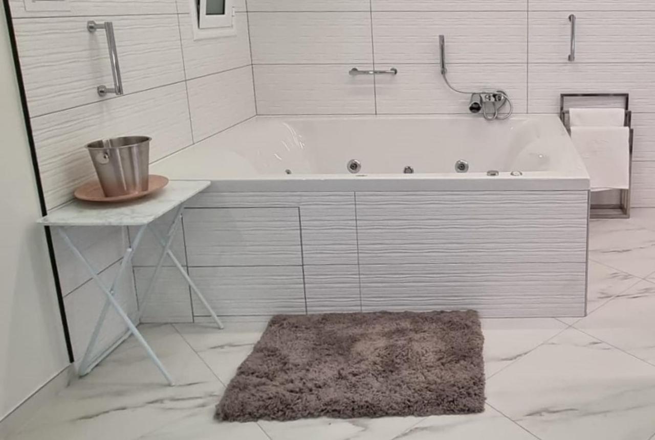 Romantic Deluxe Svite Wise Jacuzzi And Sauna Αθήνα Εξωτερικό φωτογραφία