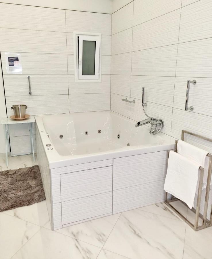 Romantic Deluxe Svite Wise Jacuzzi And Sauna Αθήνα Εξωτερικό φωτογραφία