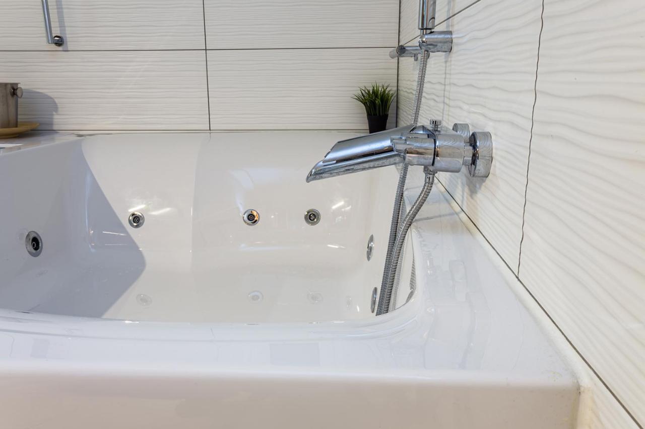 Romantic Deluxe Svite Wise Jacuzzi And Sauna Αθήνα Εξωτερικό φωτογραφία
